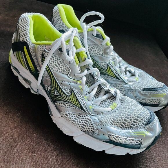 XLNT Mizuno Wave Inspire 6 Vintage Silver White Chartreuse Womens 9 US 40 EU - Picture 1 of 10